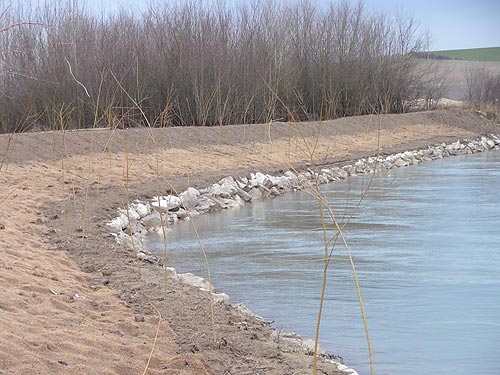 Esclavolles-Lurey, berges en protection minrale