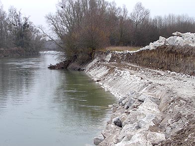 Esclavolles-Lurey, berges en protection minrale