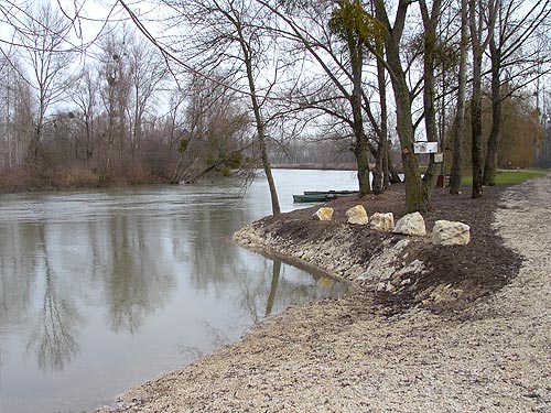 Marnay-sur-Seine, berges en protection minrale