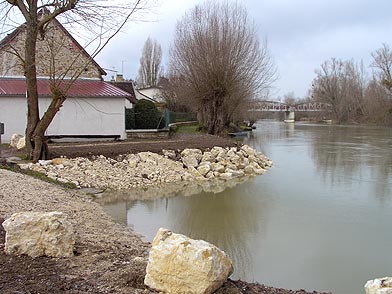 Marnay-sur-Seine, berges en protection minrale