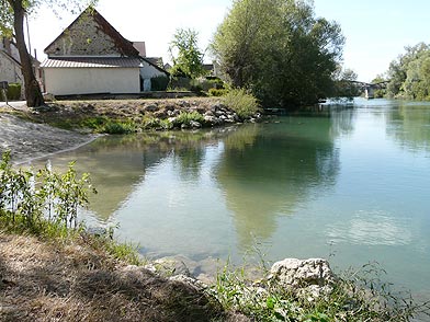 Marnay-sur-Seine, berges en protection minrale